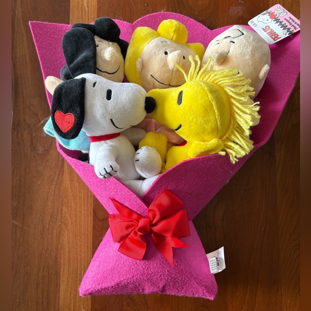 Collectible Peanuts Character Plush Bouquet